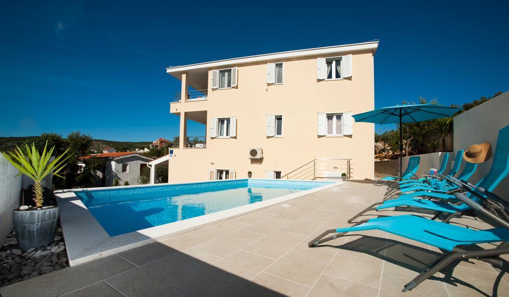 Apartments Villa Laguna With Pool Ražanj Quarto foto