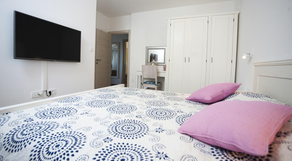 Apartments Villa Laguna With Pool Ražanj Quarto foto
