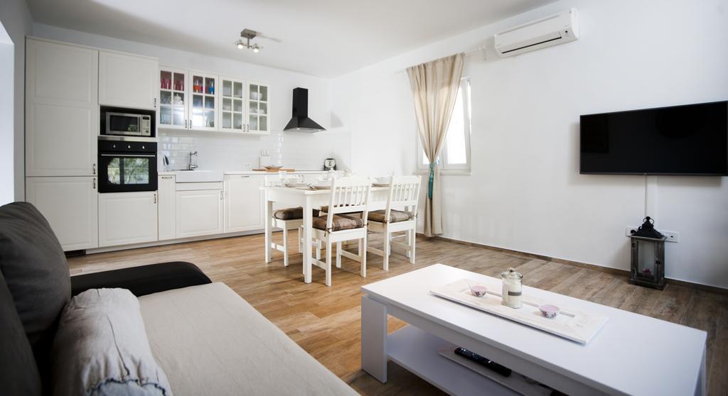 Apartments Villa Laguna With Pool Ražanj Quarto foto